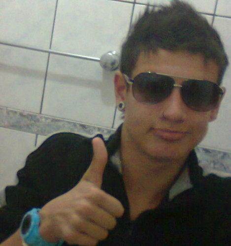Se você quiser ser estúpido,você tem que ser forte.Sim,eu sou. ;)