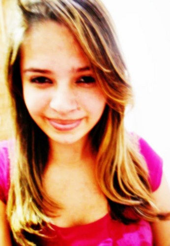 Simplismente uma #Thalifã Adoroo a @thalia =] 
     #BFF da @Nayara_nayaraa ♥