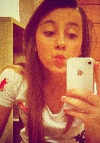 _annynogueira's profile picture. alguém ainda lê isso aque ?