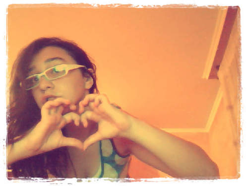 Soy una xica española soi emo i sobre todo me gusta one direction mi preferido liam payne!! :D pero los demas me gustan iguall ke liam