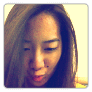 I'm the kinda girl who loves bitter chocolate, the smell of musty elevators and guys in grey tshirts. :)