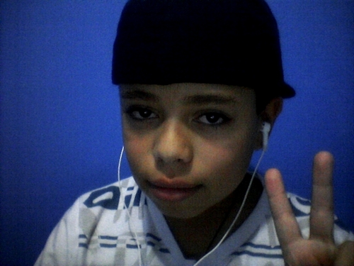 Sou feliz do jeito que sou e nao vou mudar meu jeito de ser por causa dos outros...