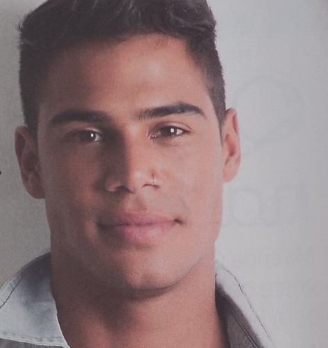 (...) meu amor por ti não se resume a meras palavras, é algo que vai além, é algo inexplicável @micaelborges_ !