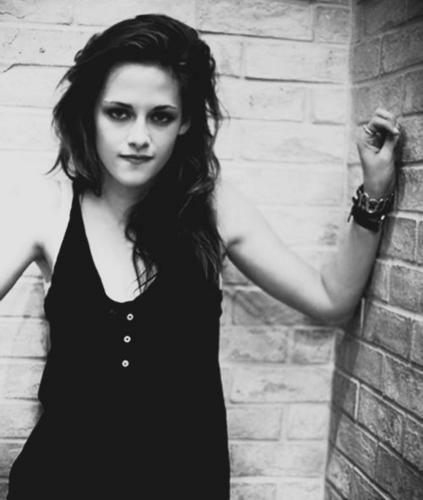 bellasw0rld's profile picture. im Bella. I can't stand it when people treat me like an idiot. Do you think Jacob still wants me?