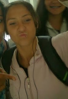 Eu sõu Beatriizpiiedade,Miinha manhêe @_MiHBispox3 melhor amiga @Kaah_Stroonda  / Minha viida , Meeu amõoor @MrJoo_ ♥