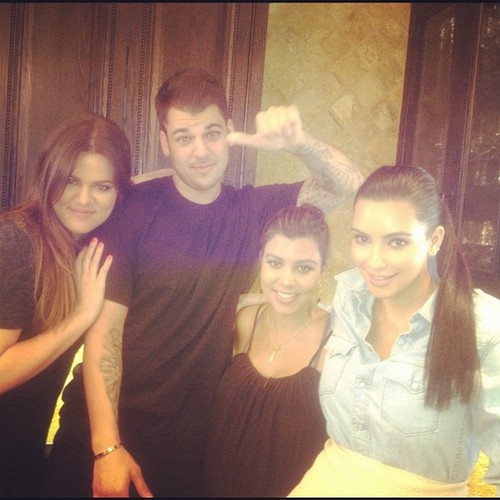 Supporting the Kardashians and Jenner family, DA WHOLE KLAN. KUWTK. Follow for all the latest news and gossip!! WE FOLLOW BACK :)
