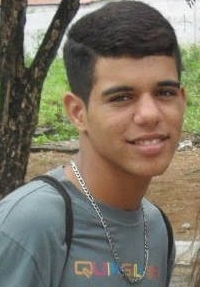 , 17 anos , lherdo , idiota , ciumento e muito feliz ;