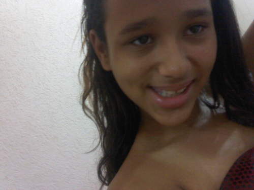 Aquela Garota Booa o Suficiente para ser feliiz eu nao presiso ser perfeita ter amiiigos se gotam de mim tem q gosta do jeito q sou e não como vcs me imagiina..