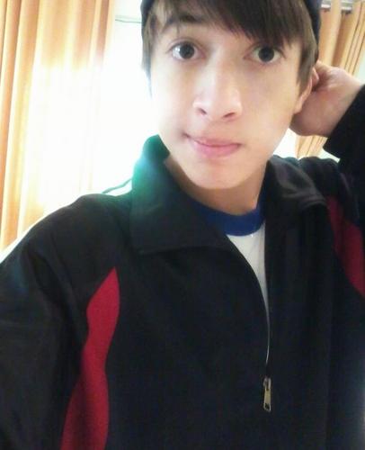 14 anos,guitarra,violao,bateria,loiro,rokeiro : )...Sou da @pamy_ny ....http://t.co/BxSfR6NMeU