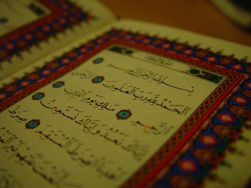 A muslim brother with small messages to remind us of the Akhirah

btw Ya ikhwaani means 'oh my brothers'

jzkAllah