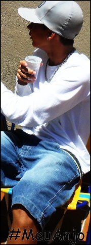 @OneMiihs2 ake !   

 Ele é humilde , legal e inteligente ... Meio ke bobo ... Mas é meu amigo !  Bjjoo Biell ..