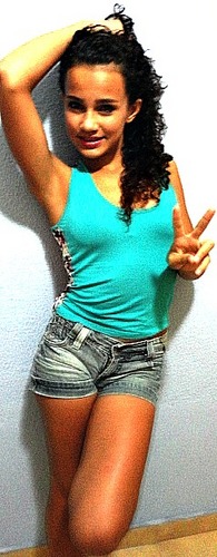 Do signo touro, 12 anos , #Corinthiana , Ciumenta ;x , Problemática ,  Idiota, mas acima de tudo FELIZ ((: