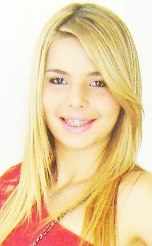 Sagitariana,Decidida em tudo ,E corro atraz do melhor Sempre ..Criticas não me abalan,Elogios não me iluden,Sou oque sou,não temo o futuro e fada-se o passado
