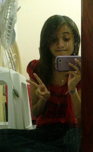 Aquela que vive com α cαbeçα nα luα, com músicα no ouvido, muito emotiva e corαção nα bocα :)