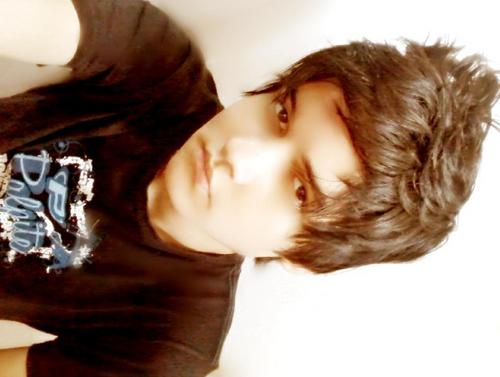 Para de ficar só olhando e me segue logo :3 #RETWEETEM e #FAVORITEM oque gostar !