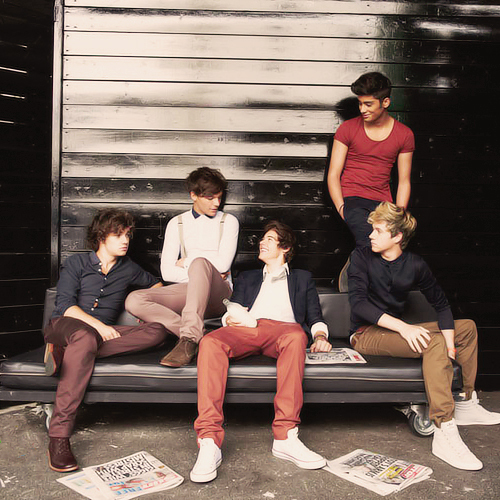 Here to Help as many 1D fans as I can meet the boys.
