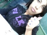 sou uma menina muito alegre,amoroza,feliz,e gosto de fazer amizades,gosto dee ouvir musicas.