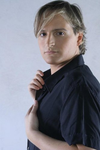 Cantante y compositor  Argentino http://t.co/lXbUVfHFOI