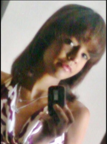 Sou saopaulina adoro sair com as amigas amoo tirar fotos  solteira  e feliz da vida por que Deus esta comigo e sempre iluminou meu caminho...