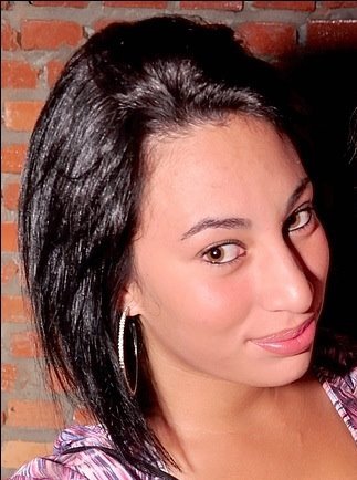 19 anos, erechinense, geminiana, e colorada.