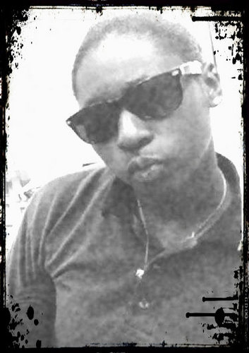 Im out chea tryin to see my grind.. yeah hoe ,  #Why? #TeamRedNose #TeamSTFU #TeamMindYoMFBusiness #rentsdue2