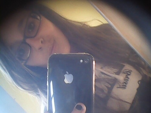 essa sou eu, uma menina louca, fãnatica pela @mia_mello e esperando algum dia, descobrir a realidade do mundo ♥