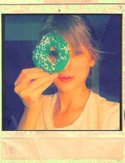 I'm just a girl and Taylor Alison Swift fan, trying to find a place in this world / Since: 17/10/2009
