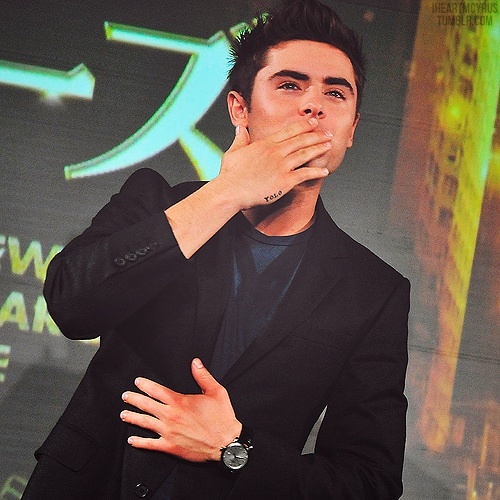 xZacEfronHCRP's profile picture. JAILED!!!!
Zacs been a bad boy ;D 

(backup for @ZacEfronHCRP)