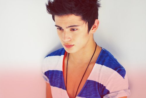 We are #TeamJamesReid !! Download Hope It's Soon http://t.co/2CwVlC6dvQ :)