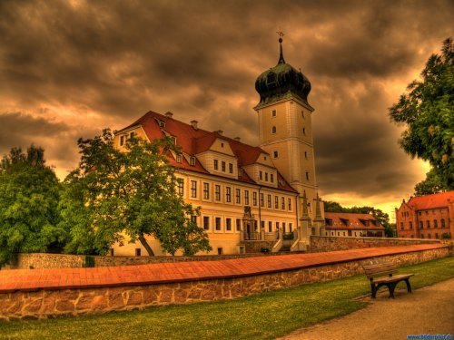 Auf Bilderpilot.de findest Du Desktopbilder, Wallpapers, Hintergrundbilder in 10 unterschiedlichen Kategorien.