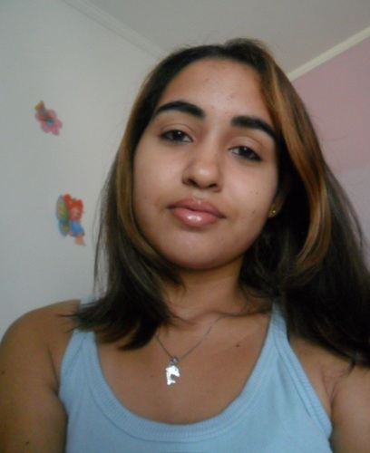 Sou uma garota romântica, sonhadora, mas que sabe o que quer e que luta pelos meus interesses