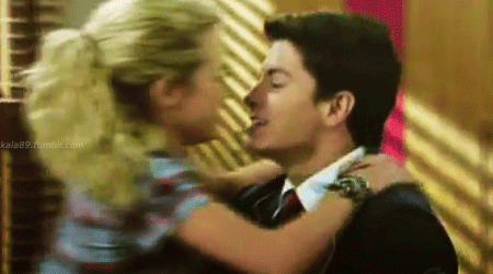 Você não pode ser oque os outros querem que você seja, você tem que ser você mesma do seu jeito
Lua Blanco