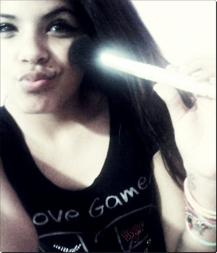 Te amo. L.
