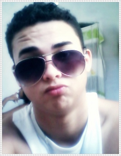 Anderson Pereira Msn:santos_885@hotmail.com/Orkut:anderson14@hotloka.com/sigam-me no twitter galera mais se deixarem de me seguir farei o msm flw!!!