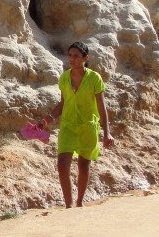 Ninguém é tão feio como na identidade, bonito como no Orkut, feliz como no Facebook, simpático como no Twitter e ocupado como no MSN. #fato... :)