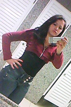 Sou teimosa, Ciumenta , Estressada e grossa . E ainda assim , consigo ser a pessoa mais sensível do mundo . ¬¬