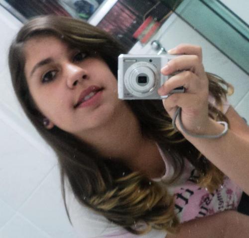 Não viva para que a sua presença seja notada, mas para que a sua falta seja sentida...
Faz um favor?? Segue eu, que sigo de volta!!