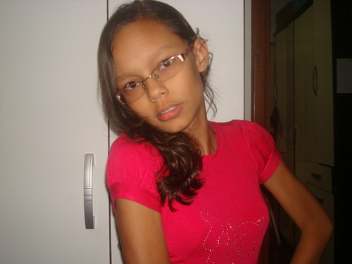 Sou uma menina calma e falo tudo na cara.Sou evangélica e adoro o Jotta.A.Adoro Dançar!