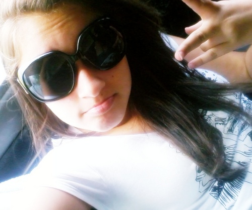 entrou em tão pouco tempo na minha vida, mais já conquistou aquele espaço, conte comigo para tudo que precisar loirinha, eu te amo julinda ♥ @_viiinerox aqi