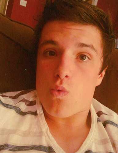 fauxl0ser's profile picture. :)