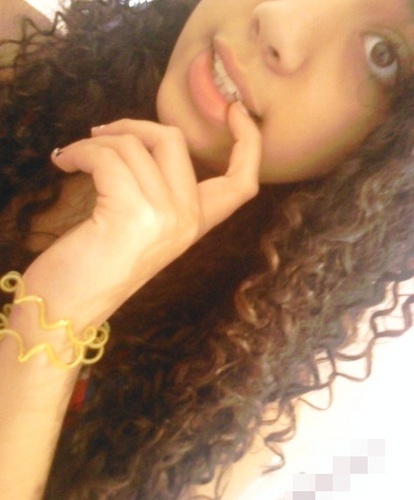 De onde eu venho tem mais ♪ 
http://t.co/BCC0AnLYQf  Meuu Facebook Add láa ;)
