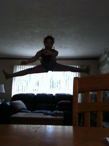 yo soy es una chica deportista porque me gusta practicar porritas!