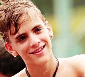 Criação: 21/11/2011 Seguido pelo @GiioGrassi em:29/11/11 Oficializada: 12/1/2012-