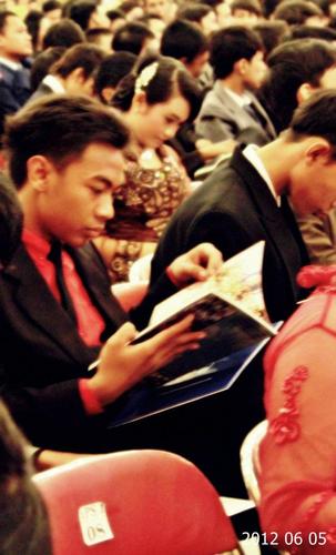 Kamu tak akan bisa hidup sendiri. Butuh bantuan orang lain. Pastikan bahwa mereka adalah orang yg dapat kamu andalkan.