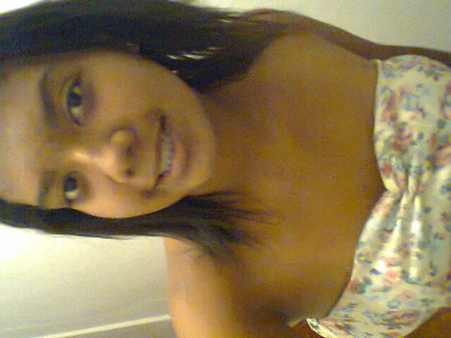 Não ligo que me olhem da cabeça aos pés..porque nunca farão minha cabeça e nunca chegarão aos meus pés ... =D