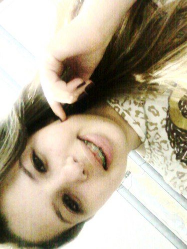 16 anos,capricorniana,bipolar,teimosa,ciumenta, vingativa haha,
companheira,surpreendente,♥ Deus, SPFC, dormi, coca, doritos, chocolate e canadá sz *--*