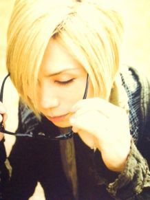 y_loves_h Profile Picture