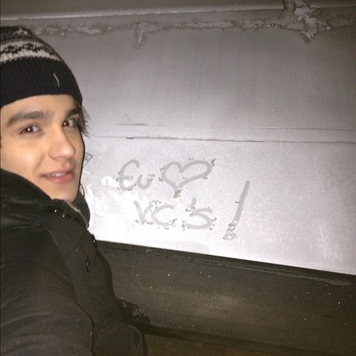 Quem dera se por um descuido , Deus te fizesse Eterno . @LuanSantana  / Desde : 19/05/2012