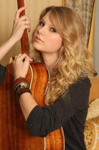 Hi~ I'm Taylor Swift [Bot Not real] อยากรู้จักอยากมีเพื่อนคุย ฟอลเทลมาสิคะ เทลสวยแต่ไม่หยิ่งค่ะ มามะ มาเป็นเพื่อนกัน Kiss~ จุ๊ๆ ใครไม่ฟอล เทลจะไปเข้าฝัน ฮุฮุ