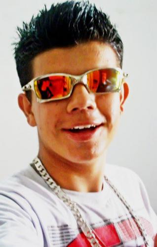 desde pequeno tiive encinamento q tem q respeiiiitar...paz justiça e liiiberdade  $$$$